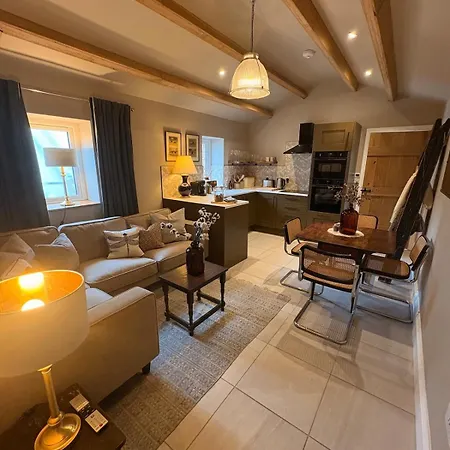 Holly - Village Location, 2miles From Penrith, District