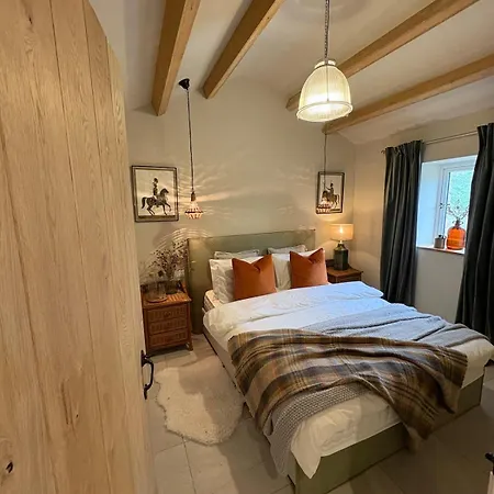 Holly - Village Location, 2miles From Penrith, District *